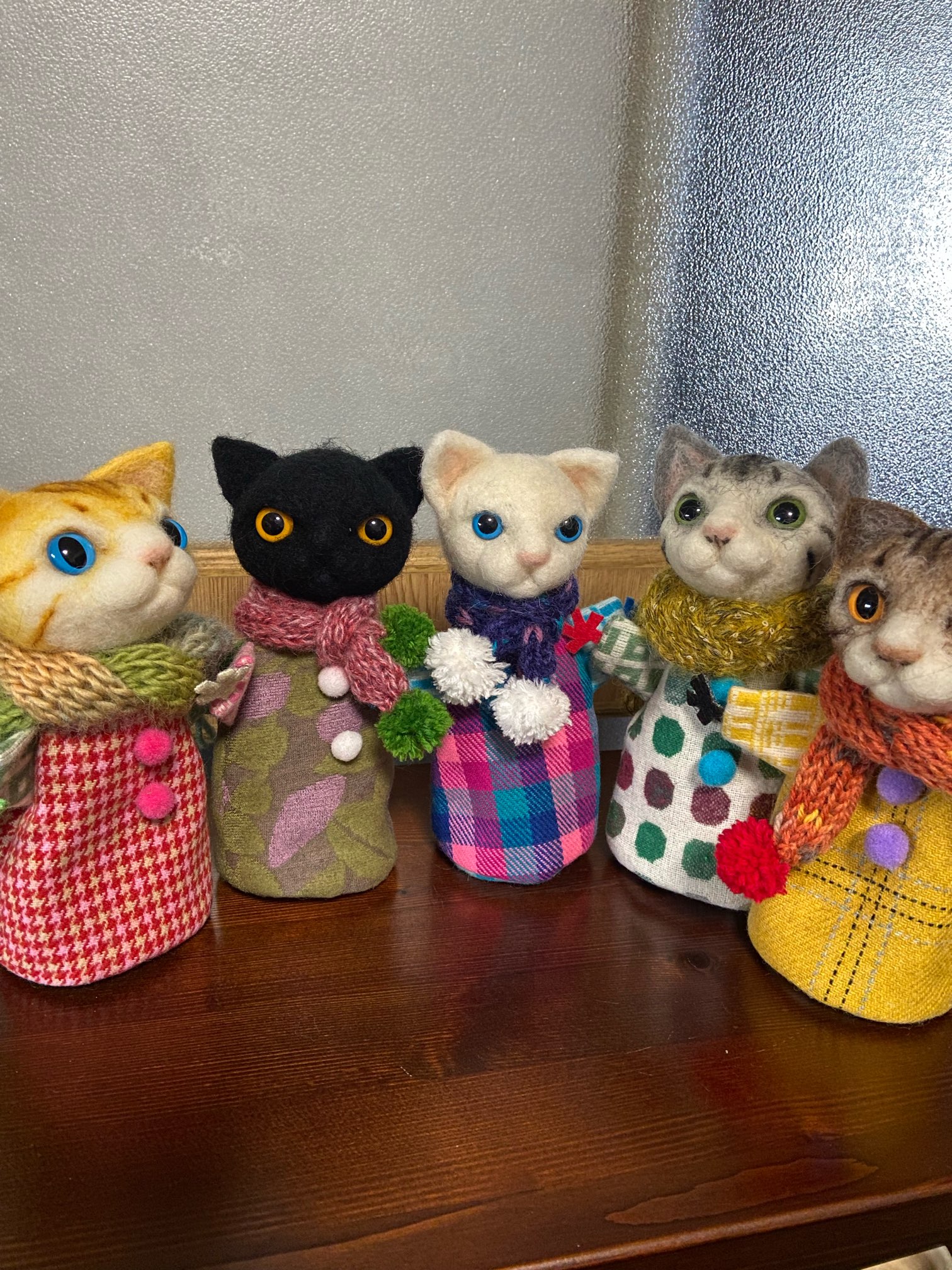EggnWorks Museum エッグンワークス ミュージアム 頭が羊毛フェルトの猫で、身体が布地のミニポーチ