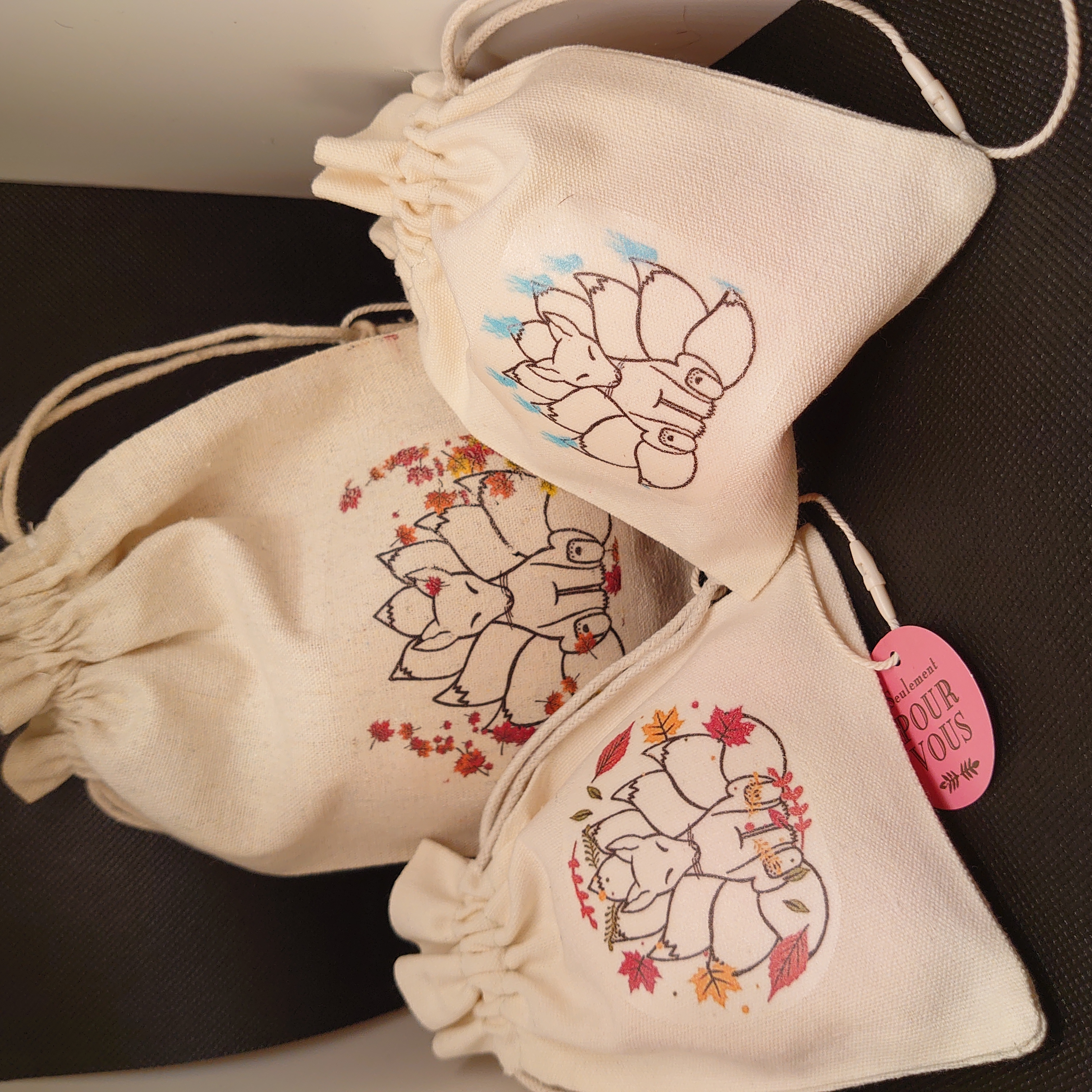 EGGNWORKS エッグンワークス ツクルヒトタチ ポストカード、トートバッグ、巾着、シール　きつねのおやど