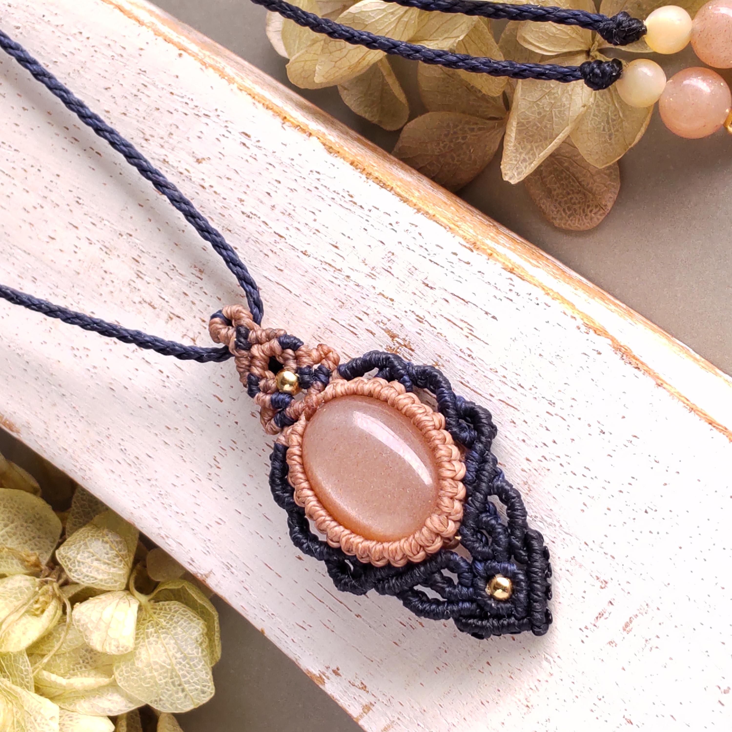 ツクルヒトタチ博in京都文化博物館2025 EggnWorks Museum エッグンワークス ミュージアム 縁取りにおめかし　モルガナイトのマクラメネックレスes-sense