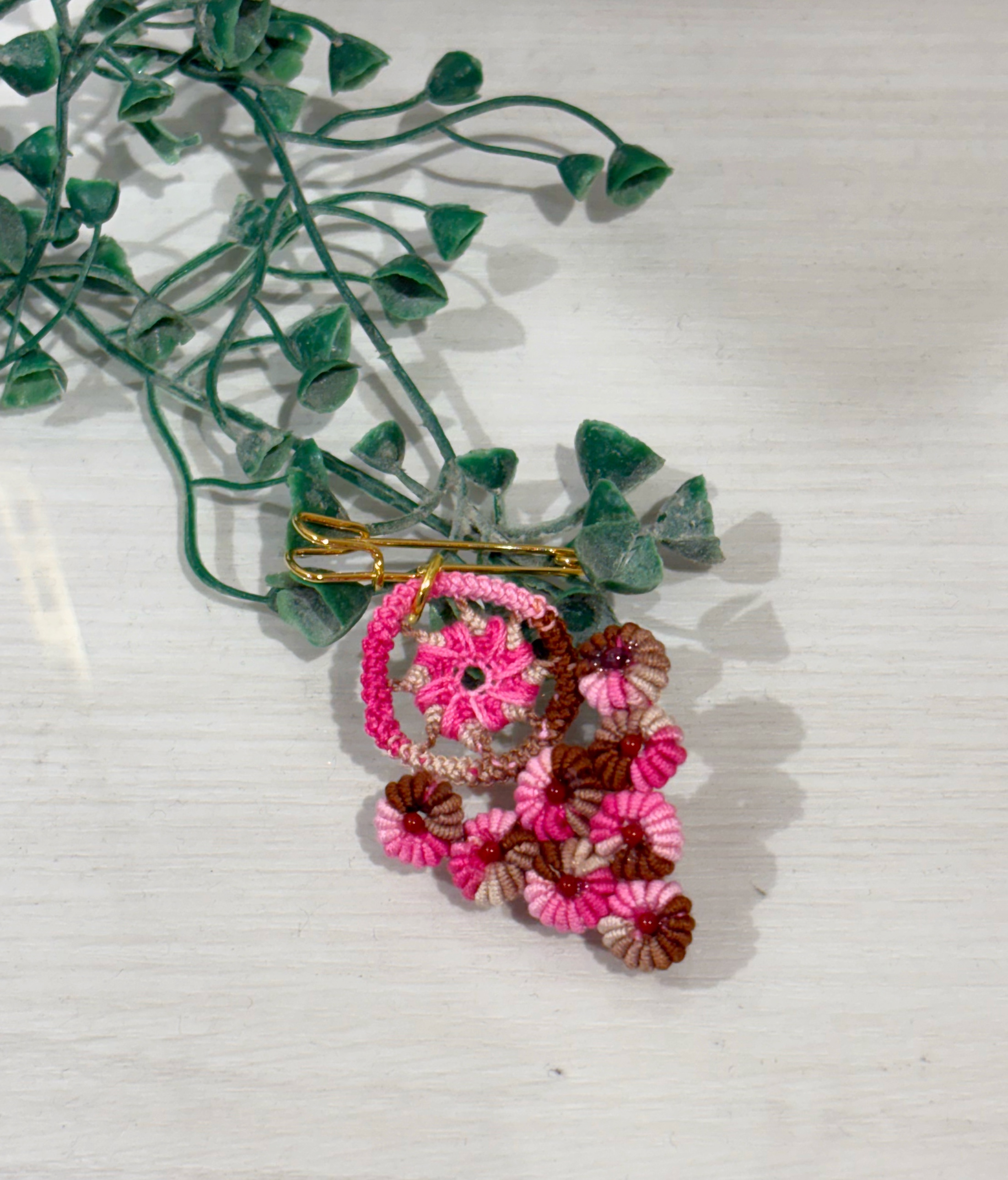 EGGNWORKS エッグンワークス ツクルヒトタチ リング、ピアス、ネックレス、ブレスレット、ラリエット、ブローチ、ニット帽、イヤーカフ、額装、　糸の宝石dantele