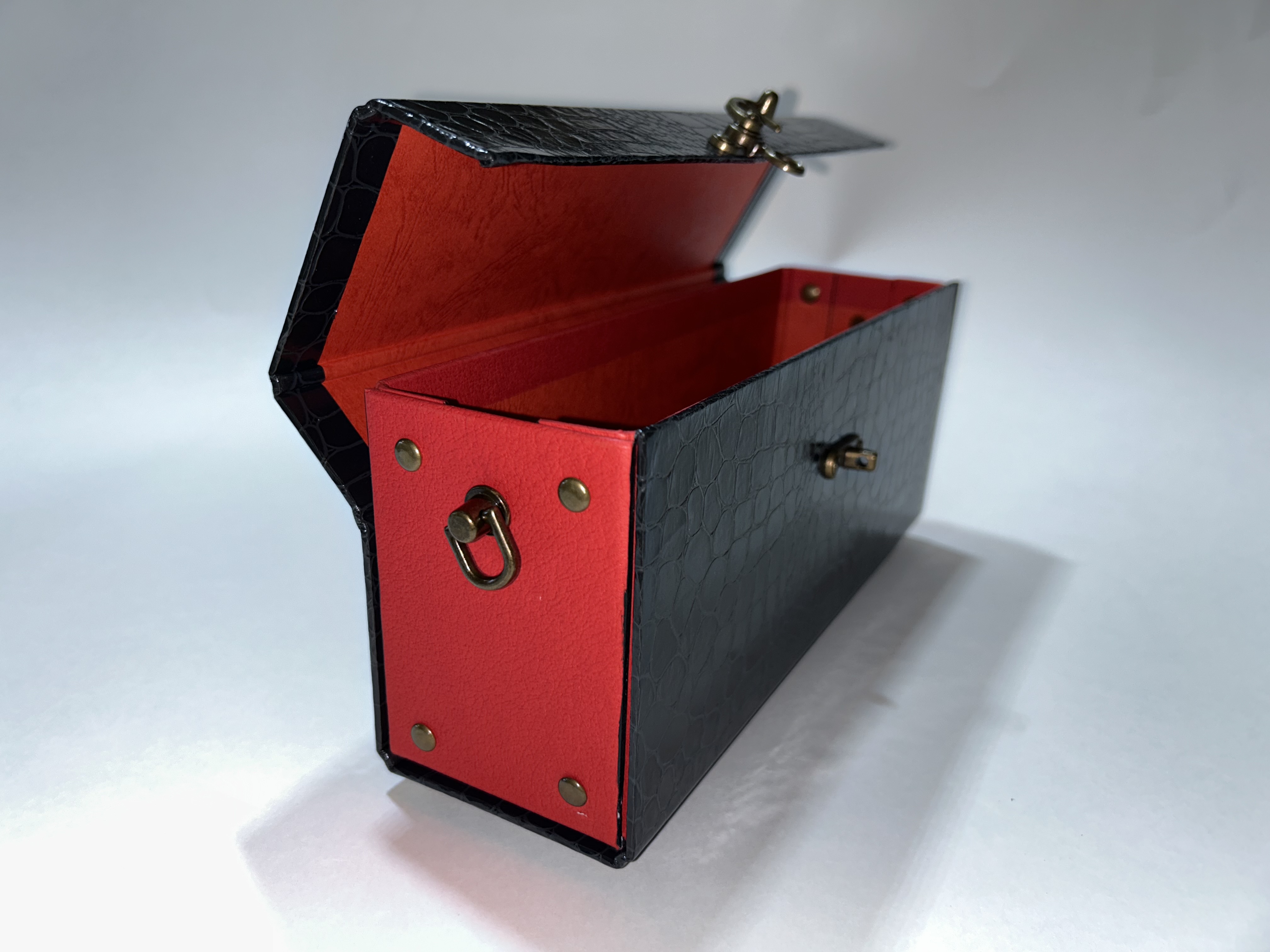 EggnWorks Museum エッグンワークス ミュージアム スキバルポシェット