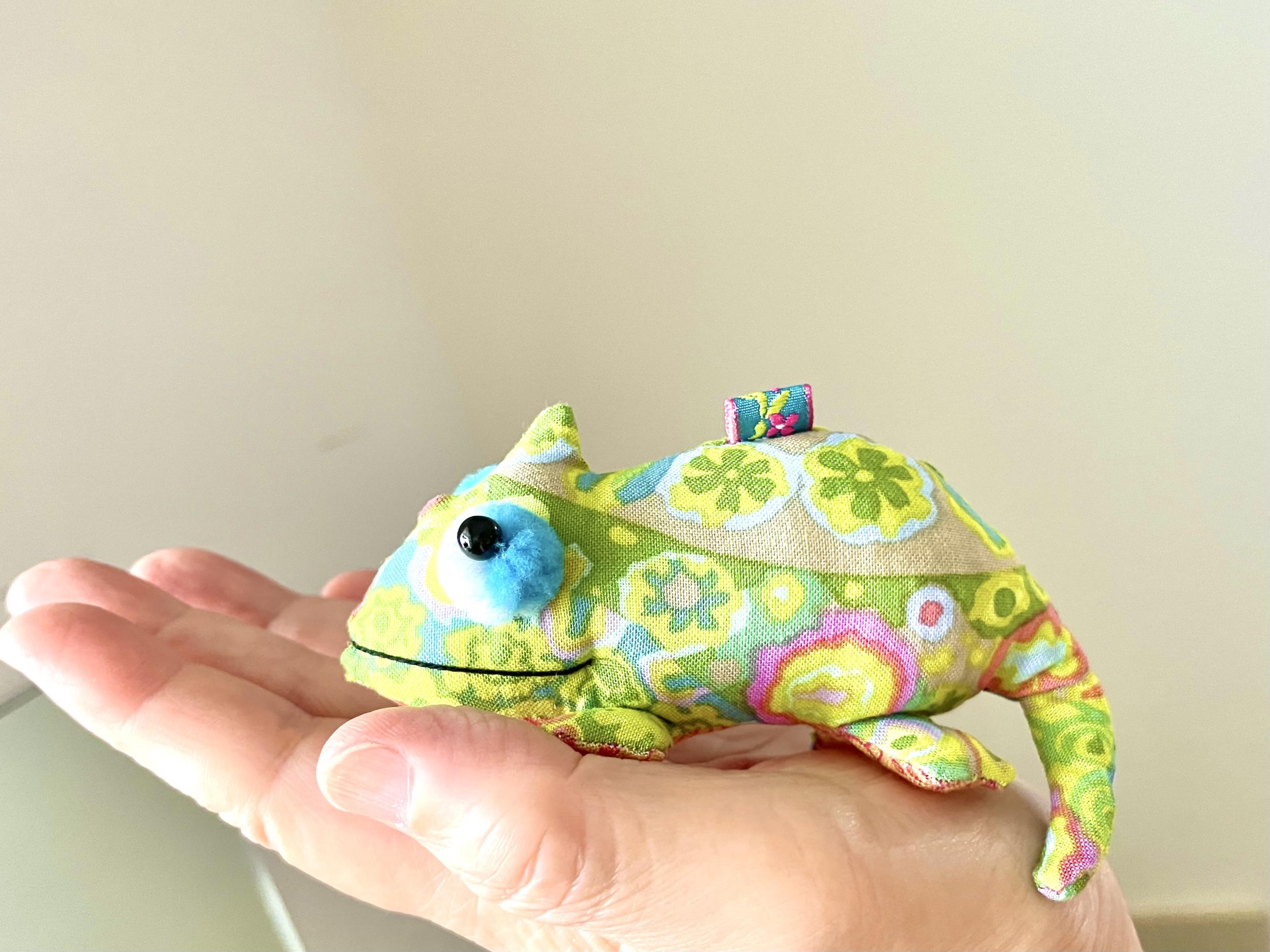 EggnWorks Museum エッグンワークス ミュージアム カメレオンチャームpao