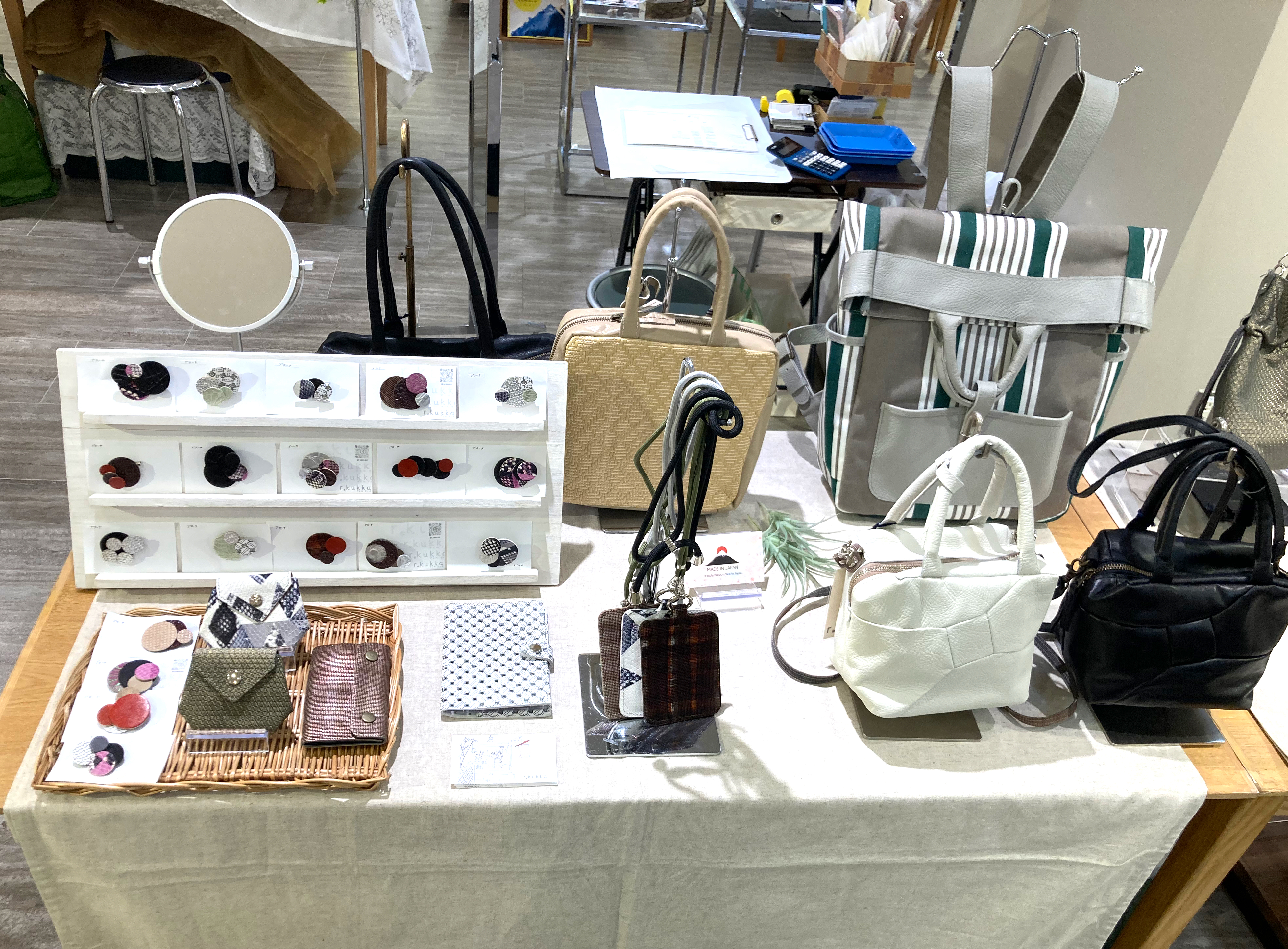 EGGNWORKS エッグンワークス ツクルヒトタチ ポシェット　ショルダーバッグ　
リュック　パスケース　カードケース
ブローチ　トートバッグ　キーケース
ケイタイケース　r-kukka