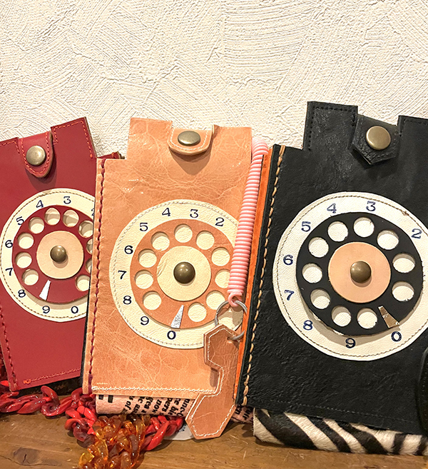 EggnWorks Museum ダイヤル電話のスマホショルダー
