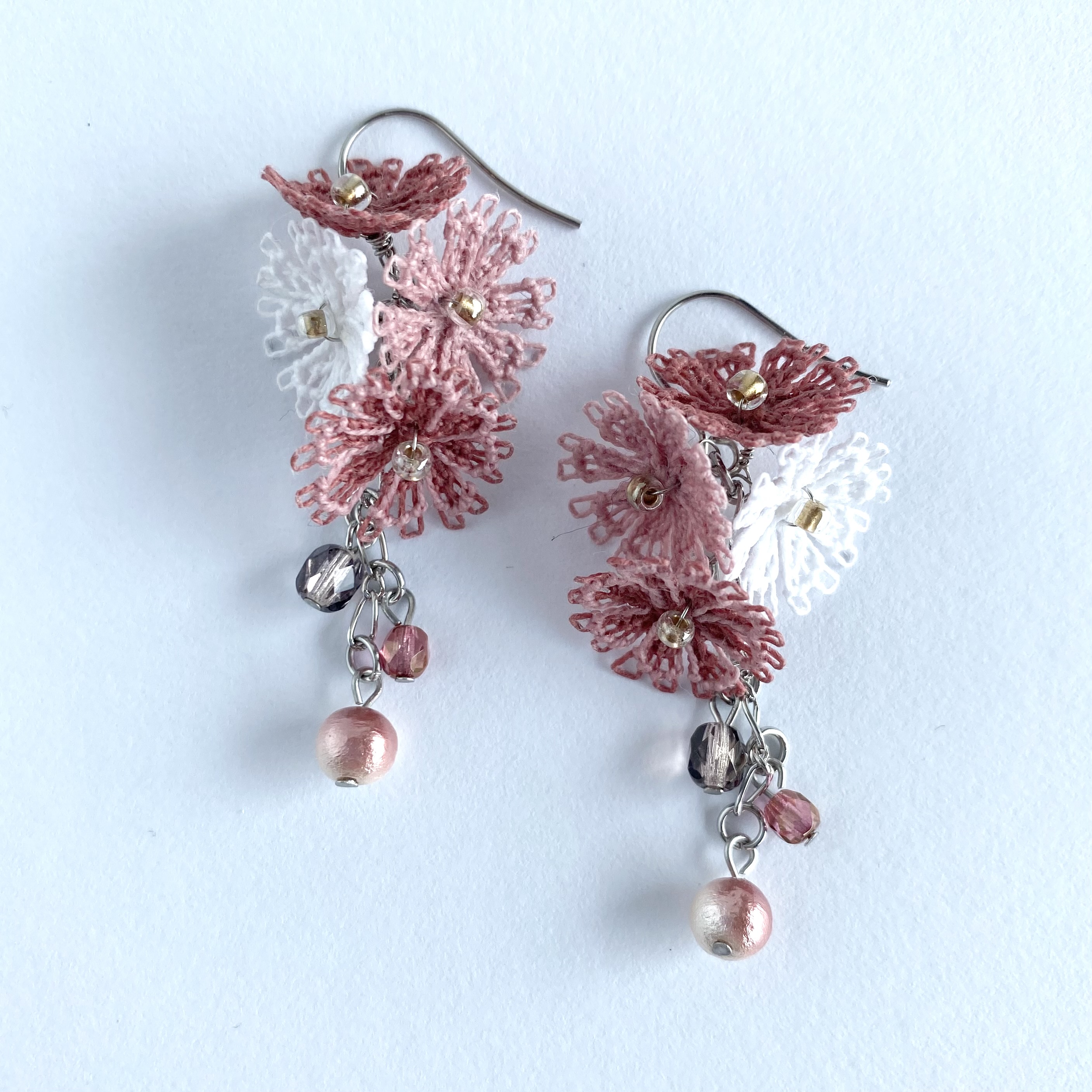 EGGNWORKS エッグンワークス ツクルヒトタチ博in京都文化博物館2025 糸のフープピアス ブルーxグレー Jose Daniel