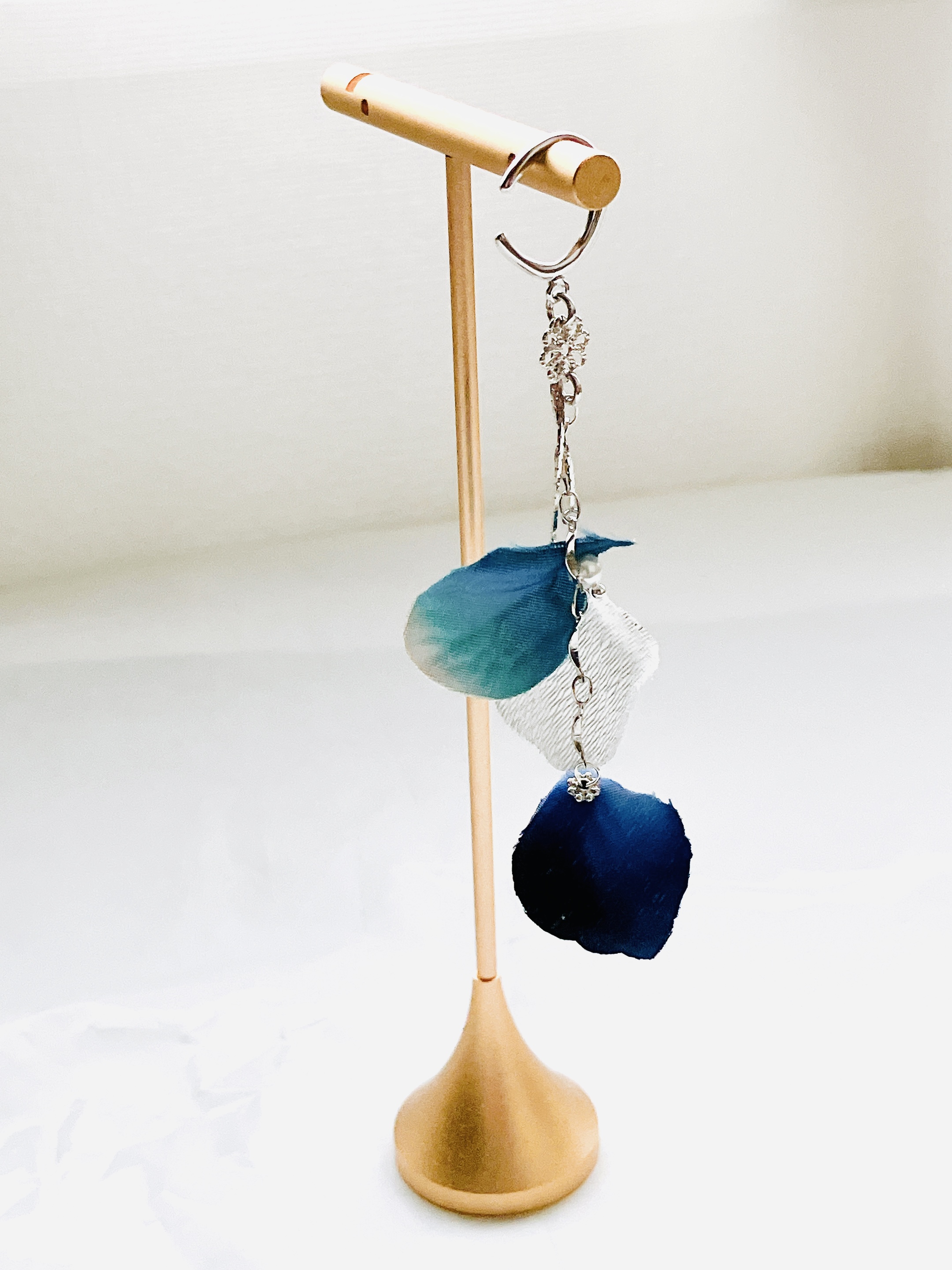 EggnWorks Museum エッグンワークス ミュージアム 揺れる雪の花びらイヤーカフ