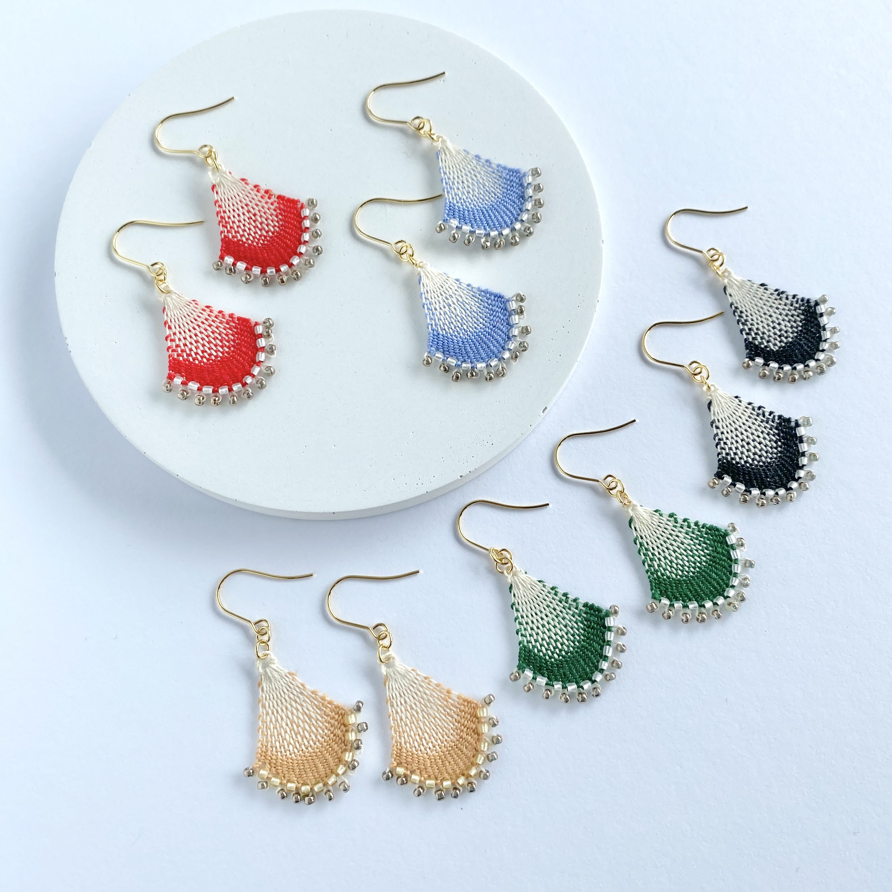 EGGNWORKS エッグンワークス ツクルヒトタチ博in京都文化博物館2025 糸のフープピアス ブルーxグレー Jose Daniel