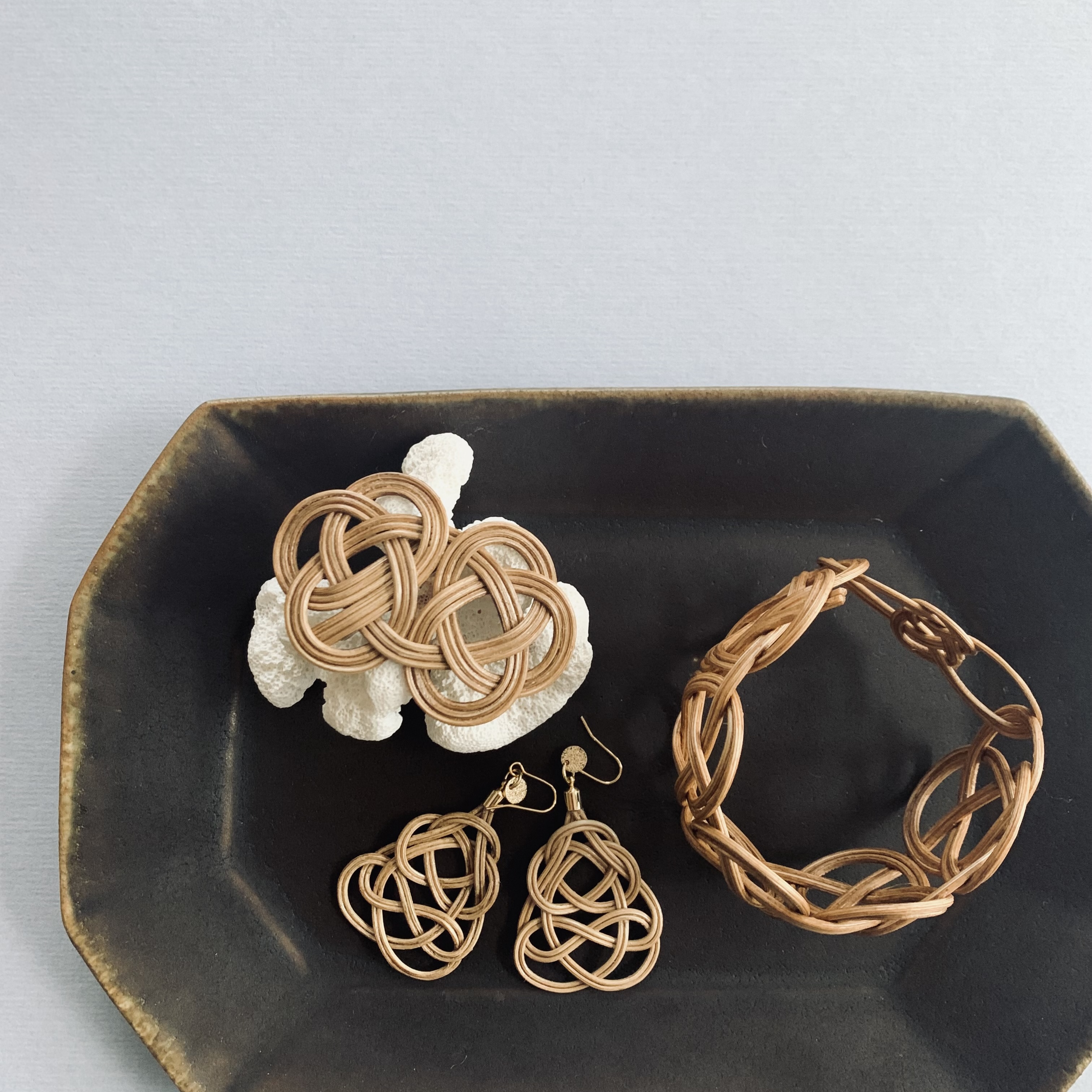 ツクルヒトタチ博popup in 京都伊勢丹2026.01 EggnWorks Museum エッグンワークス ミュージアム 藤 (ラタン) のアクセサリー小物とかごバッグとうと蕩蕩