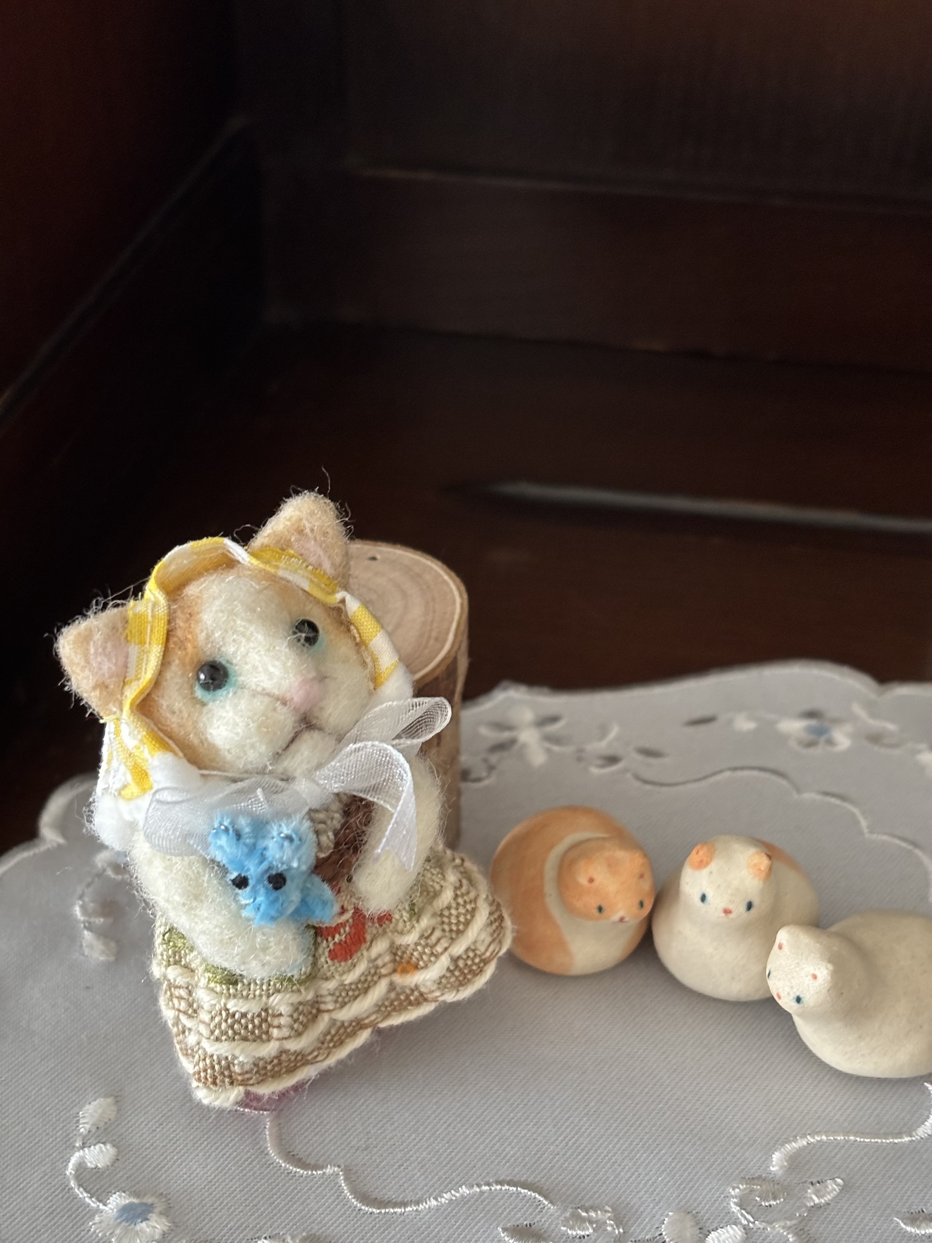 EGGNWORKS エッグンワークス ツクルヒトタチ 羊毛フェルト人形(ブローチ)、バックチャーム　ねことひつじ