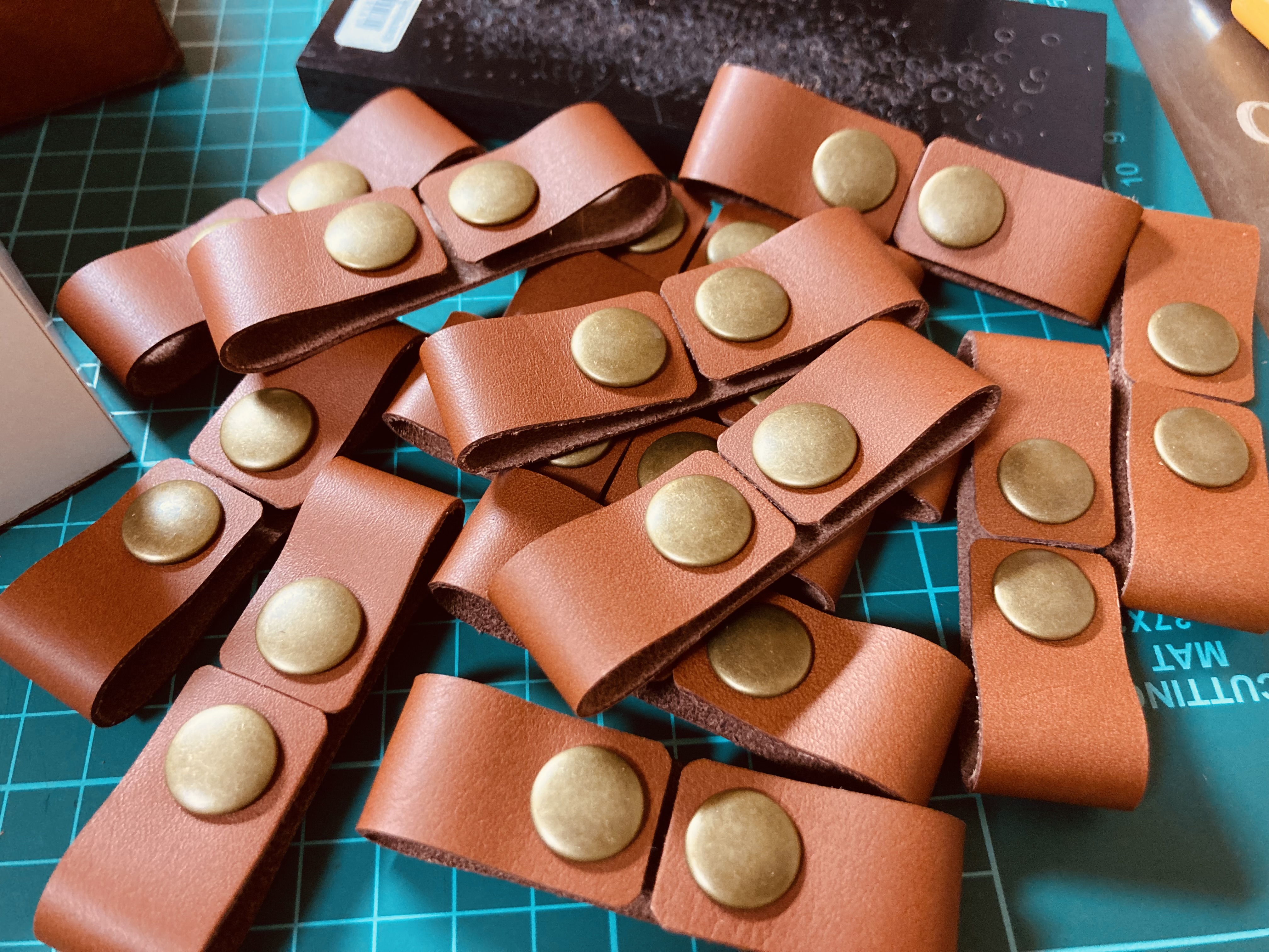 EggnWorks Museum エッグンワークス ミュージアム ほどけないケーブルホルダー