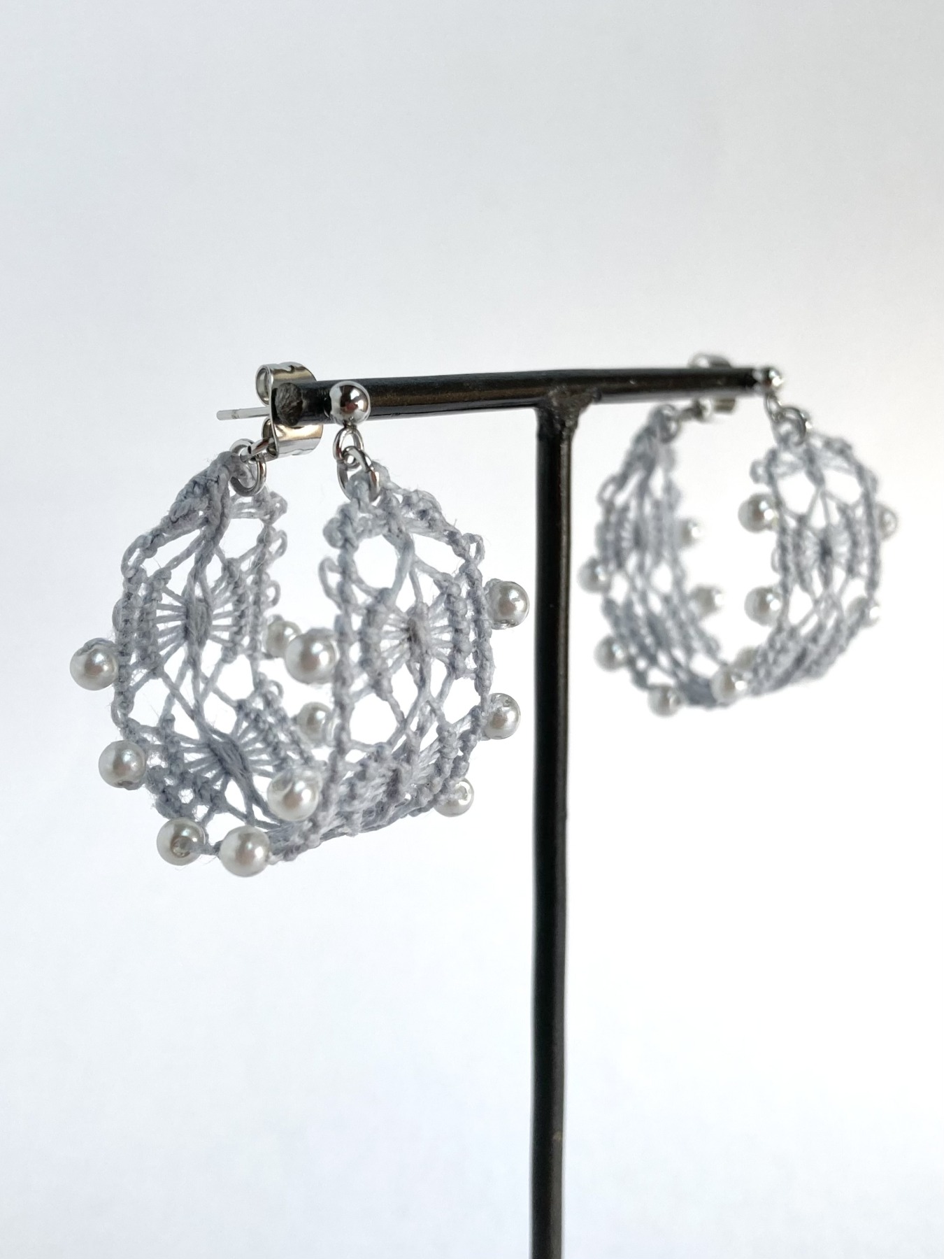 EGGNWORKS エッグンワークス ツクルヒトタチ博in京都文化博物館2025 糸のフープピアス ブルーxグレー Jose Daniel