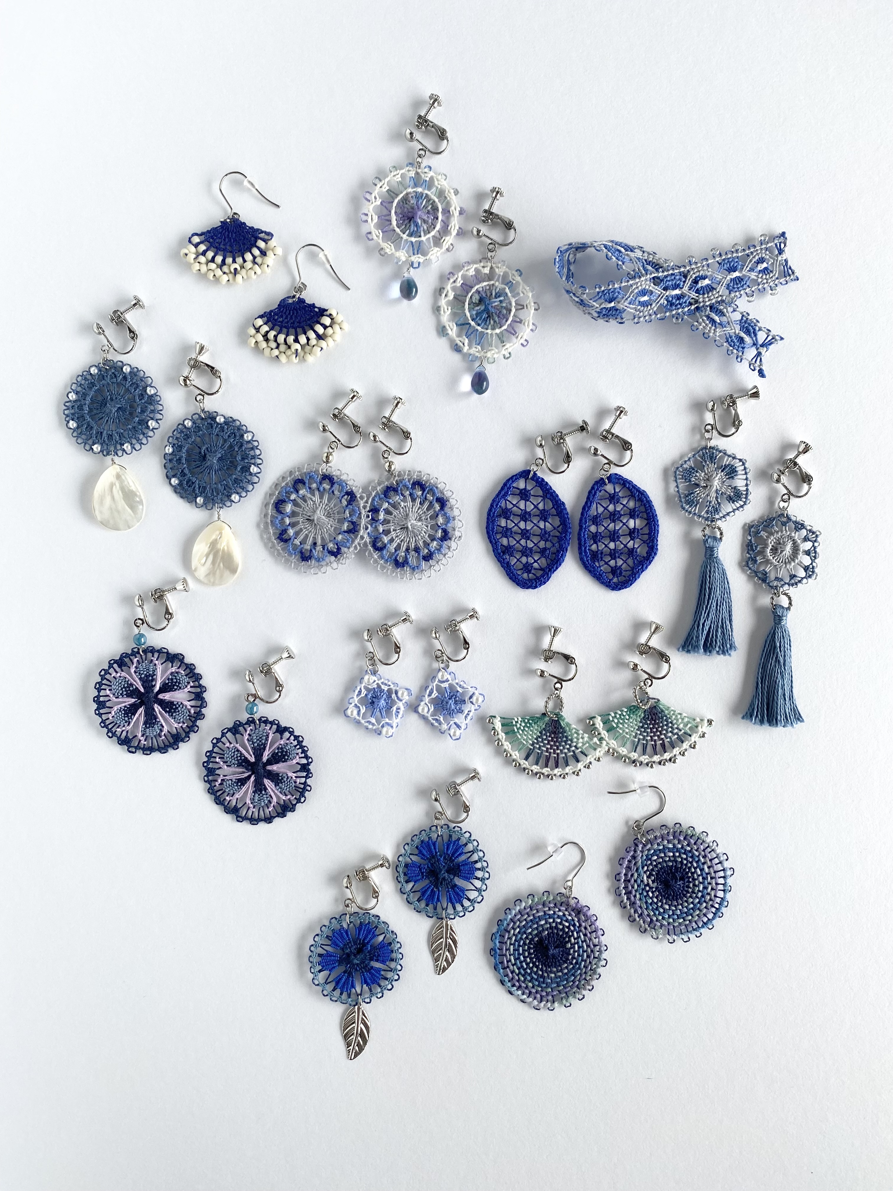 EGGNWORKS エッグンワークス ツクルヒトタチ博in京都文化博物館2025 糸のフープピアス ブルーxグレー Jose Daniel