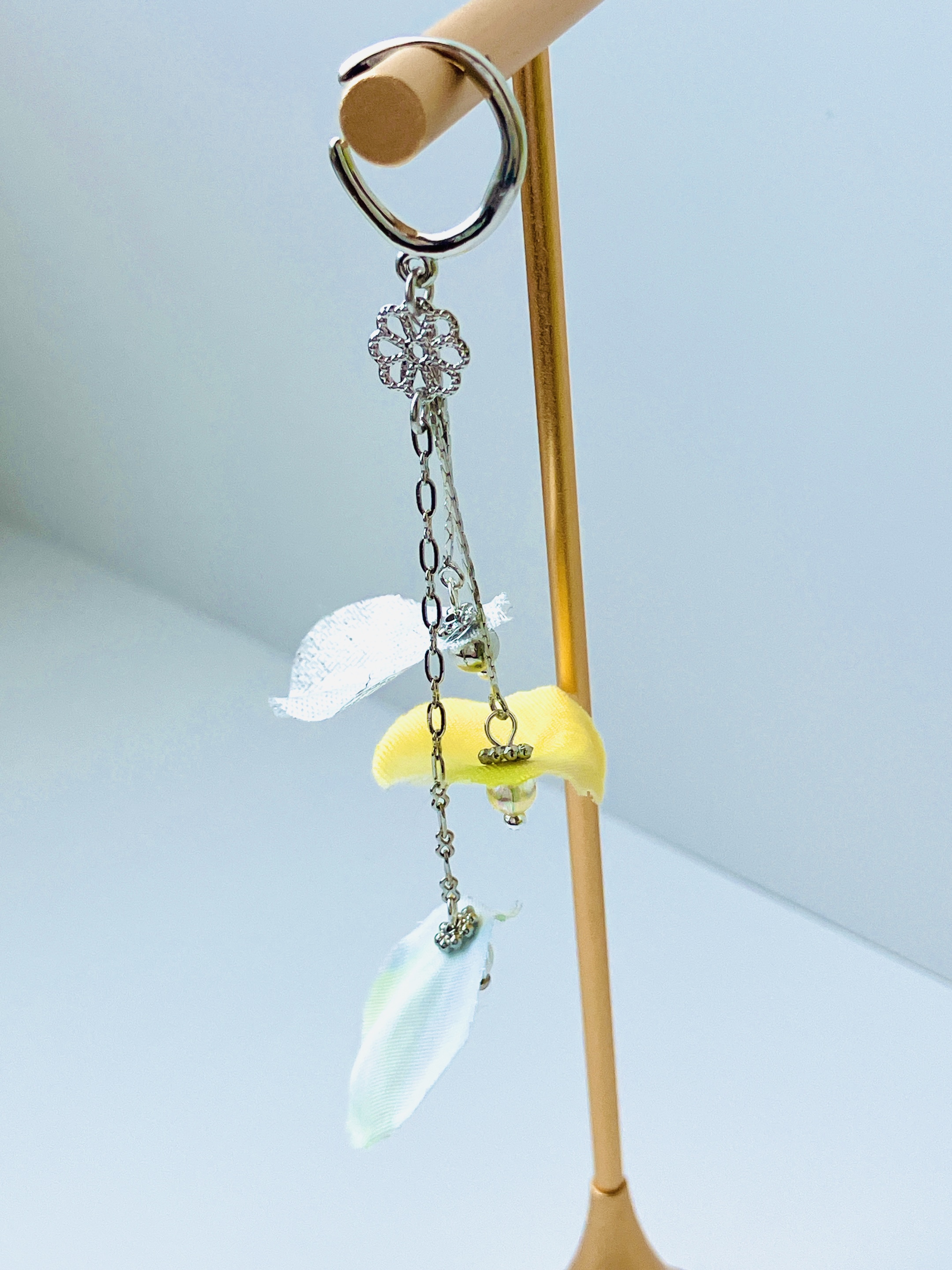 ツクルヒトタチ博in京都文化博物館2025 EGGNWORKS エッグンワークス iloinen875 揺れる水面の花びらイヤーカフ(片耳用)