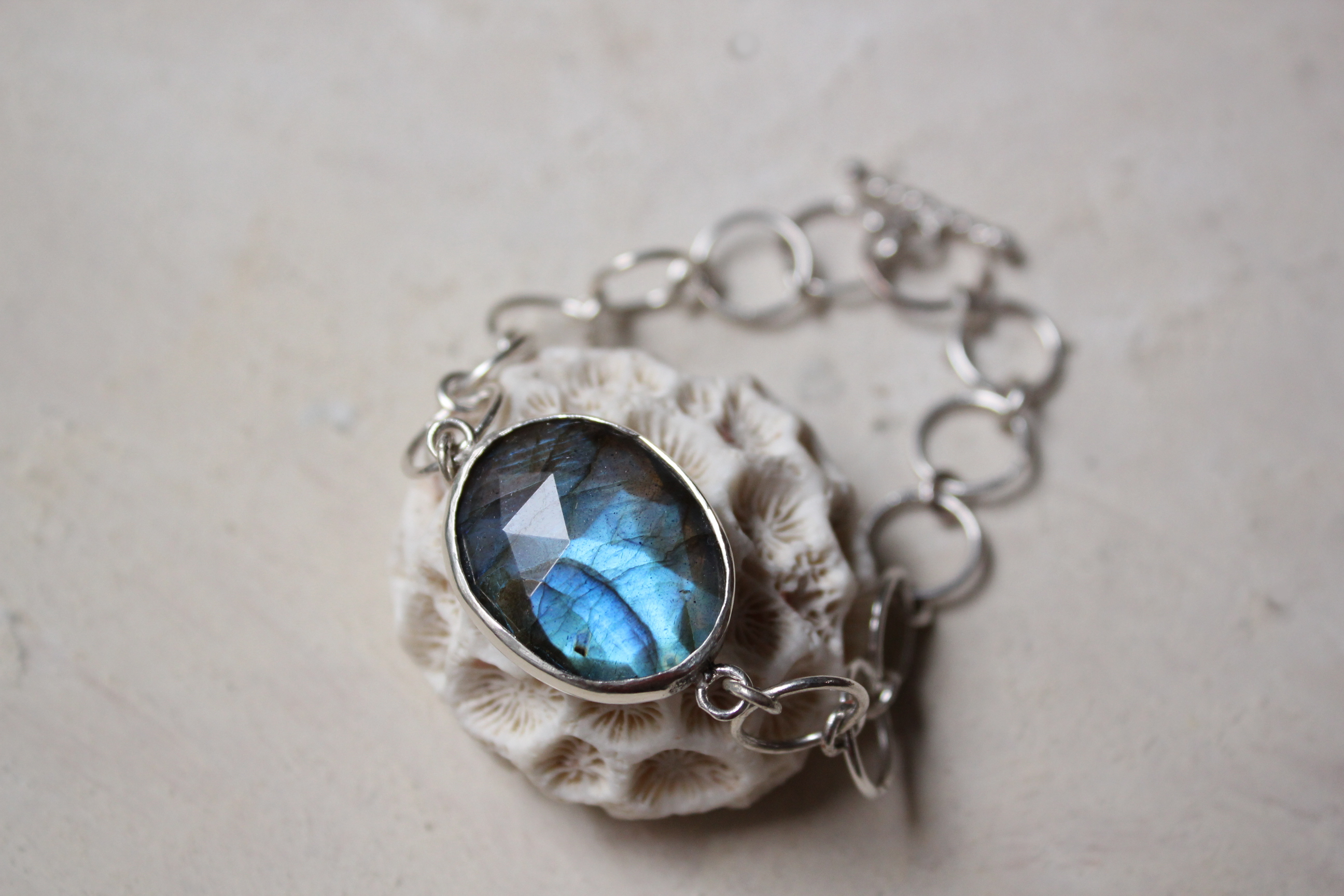 EGGNWORKS エッグンワークス ツクルヒトタチ博in京都文化博物館2025 ラブラドライトのブレスレット アジュールジュエリー