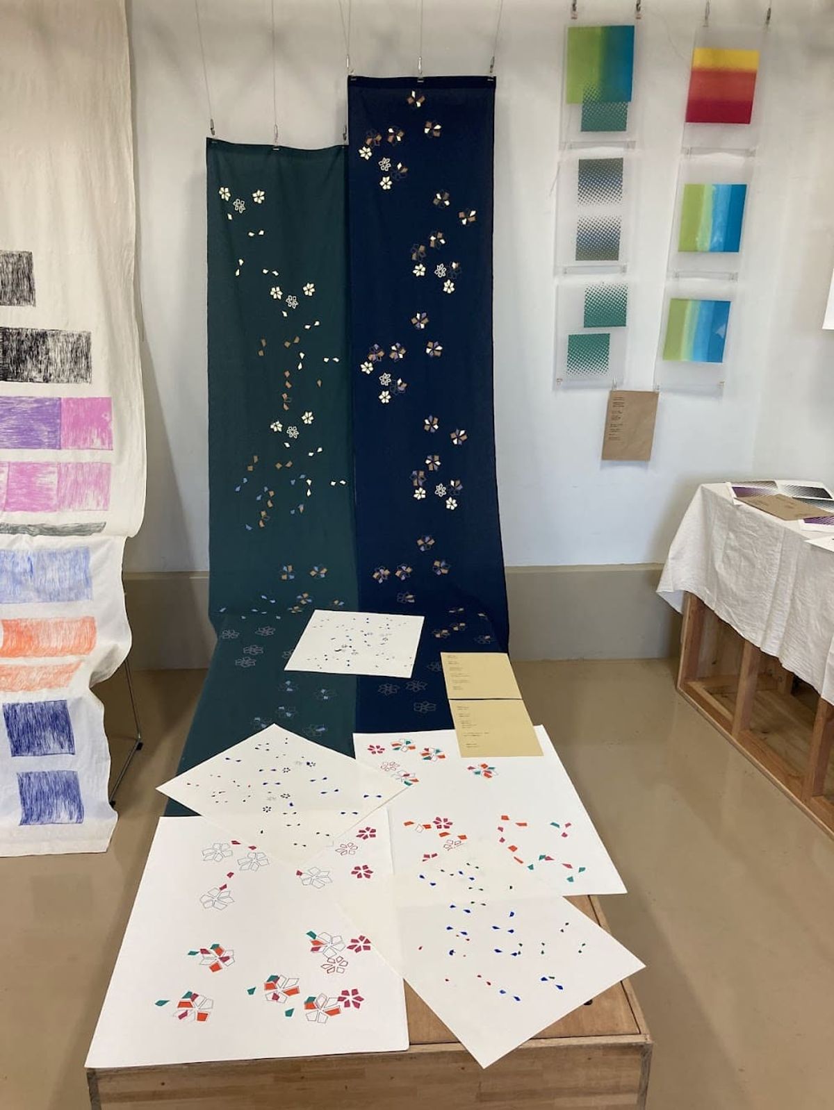 EggnWorks Museum エッグンワークス ミュージアム 「花」　個展 いろとうた 交差より