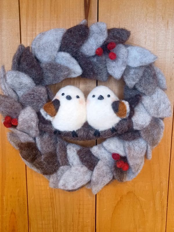 EggnWorks Museum エッグンワークス ミュージアム なかよしシマエナガさんの羊毛リースbons