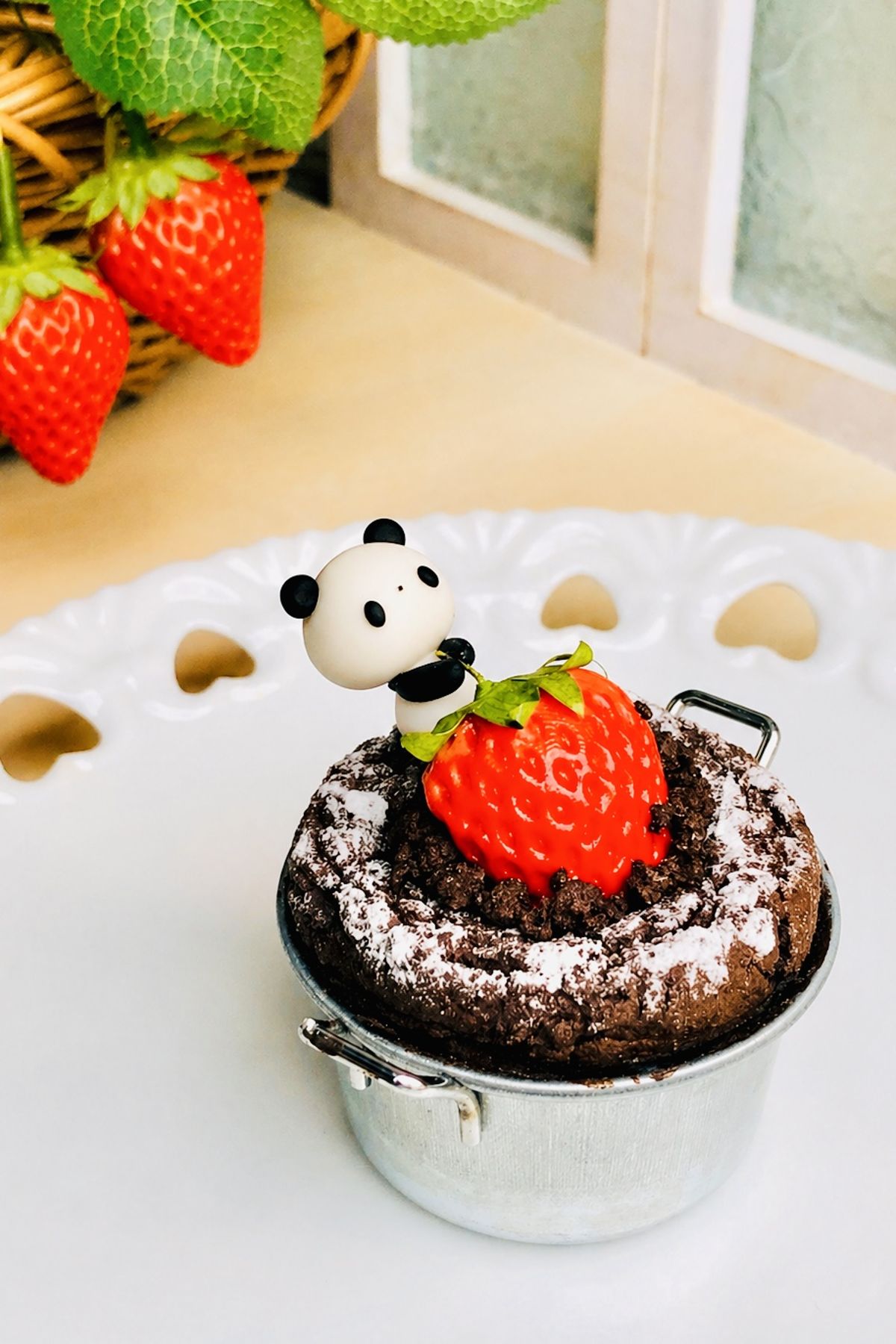 EggnWorks Museum エッグンワークス ミュージアム ここに、いちごが実りました。