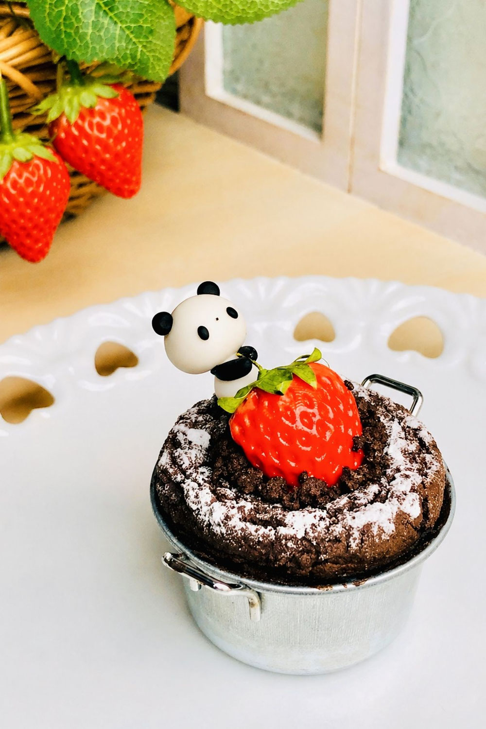 EggnWorks Museum エッグンワークス ミュージアム ここに、いちごが実りました。
