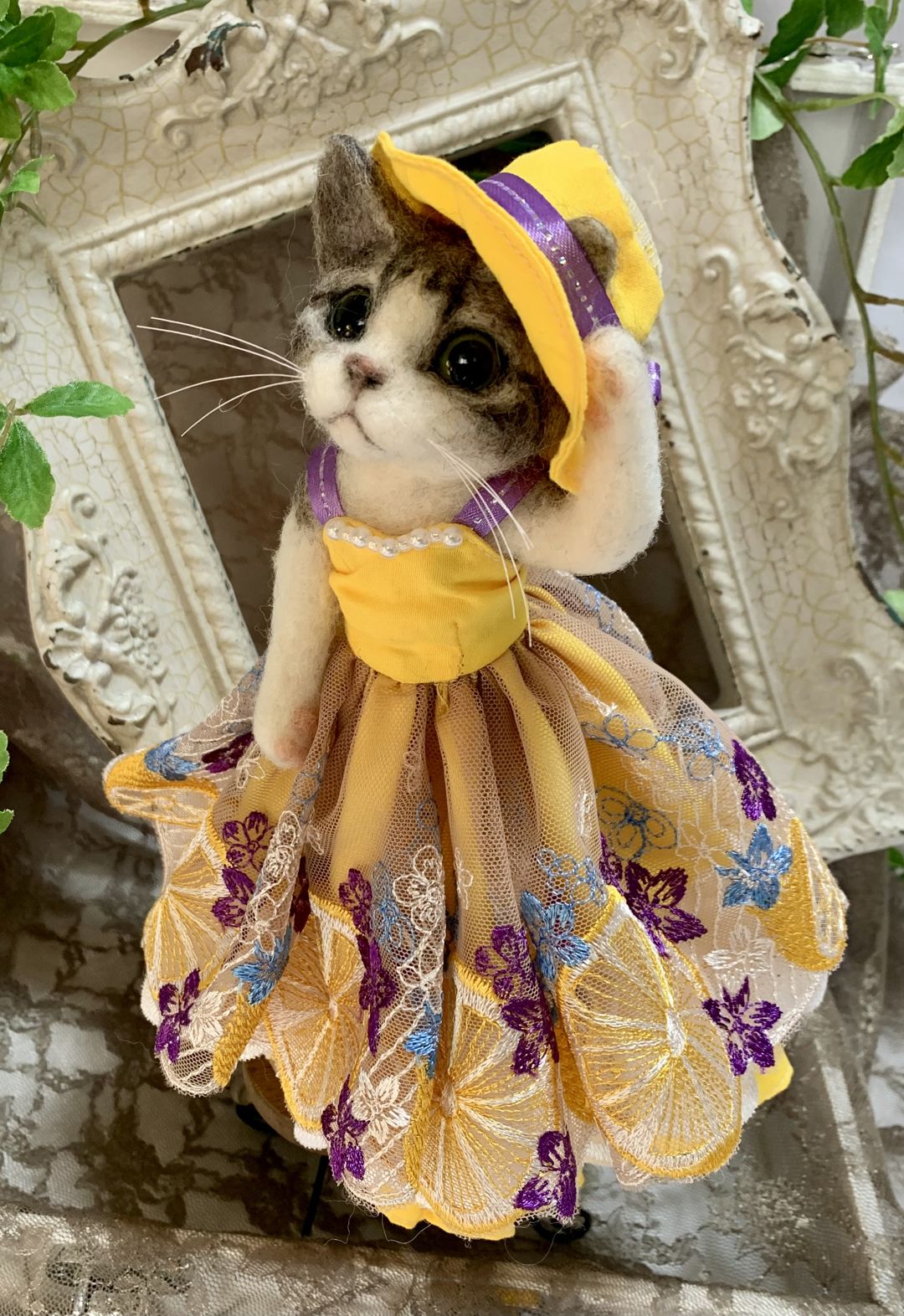 EggnWorks Museum エッグンワークス ミュージアム 羊毛フェルト　ドレスを着たネコちゃん
