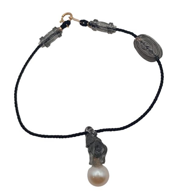 EggnWorks Museum Shinons（シノンズ）レジンブレスレット