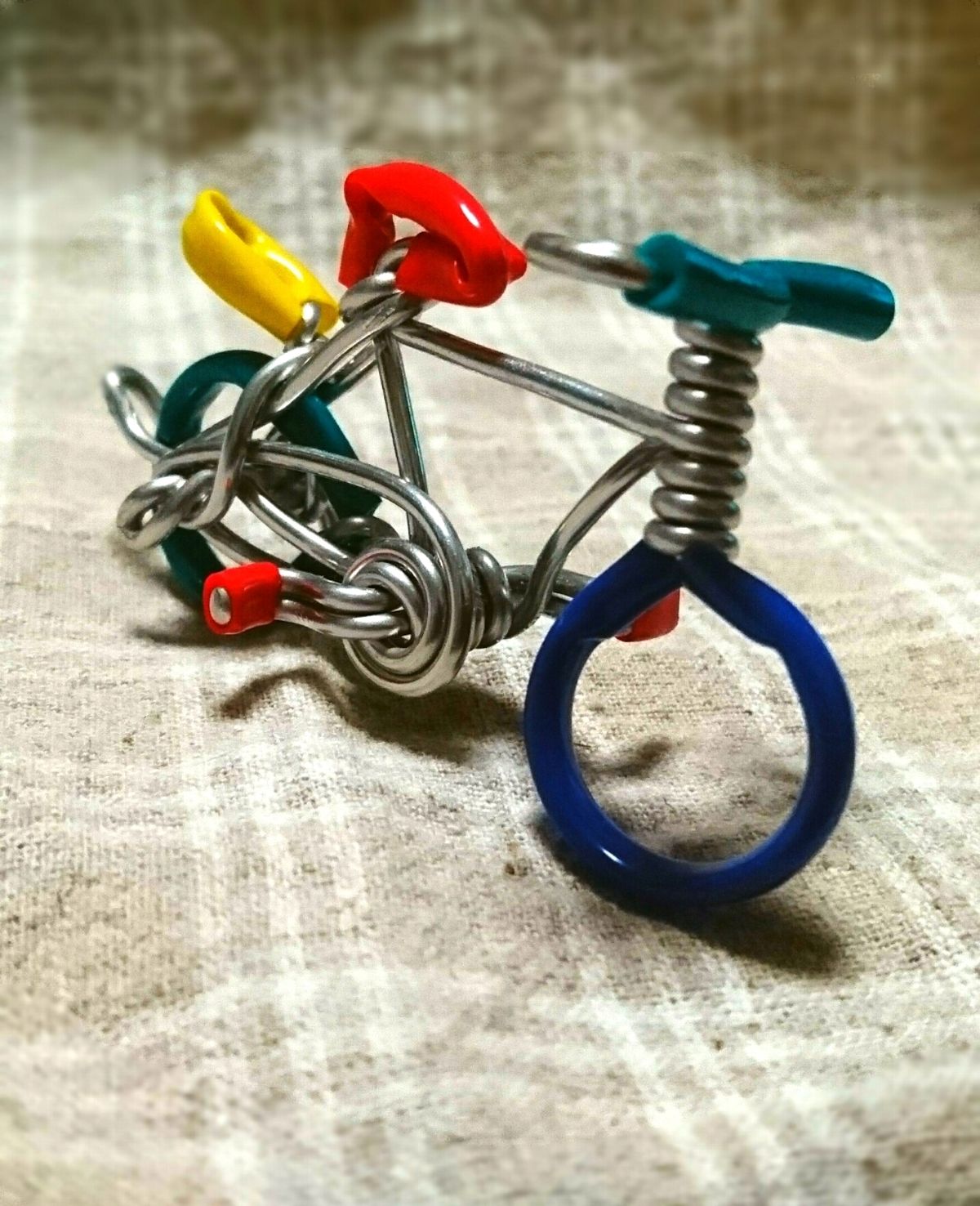 ツクルヒトタチ博 手作り針金細工かぷかぷクラムポン