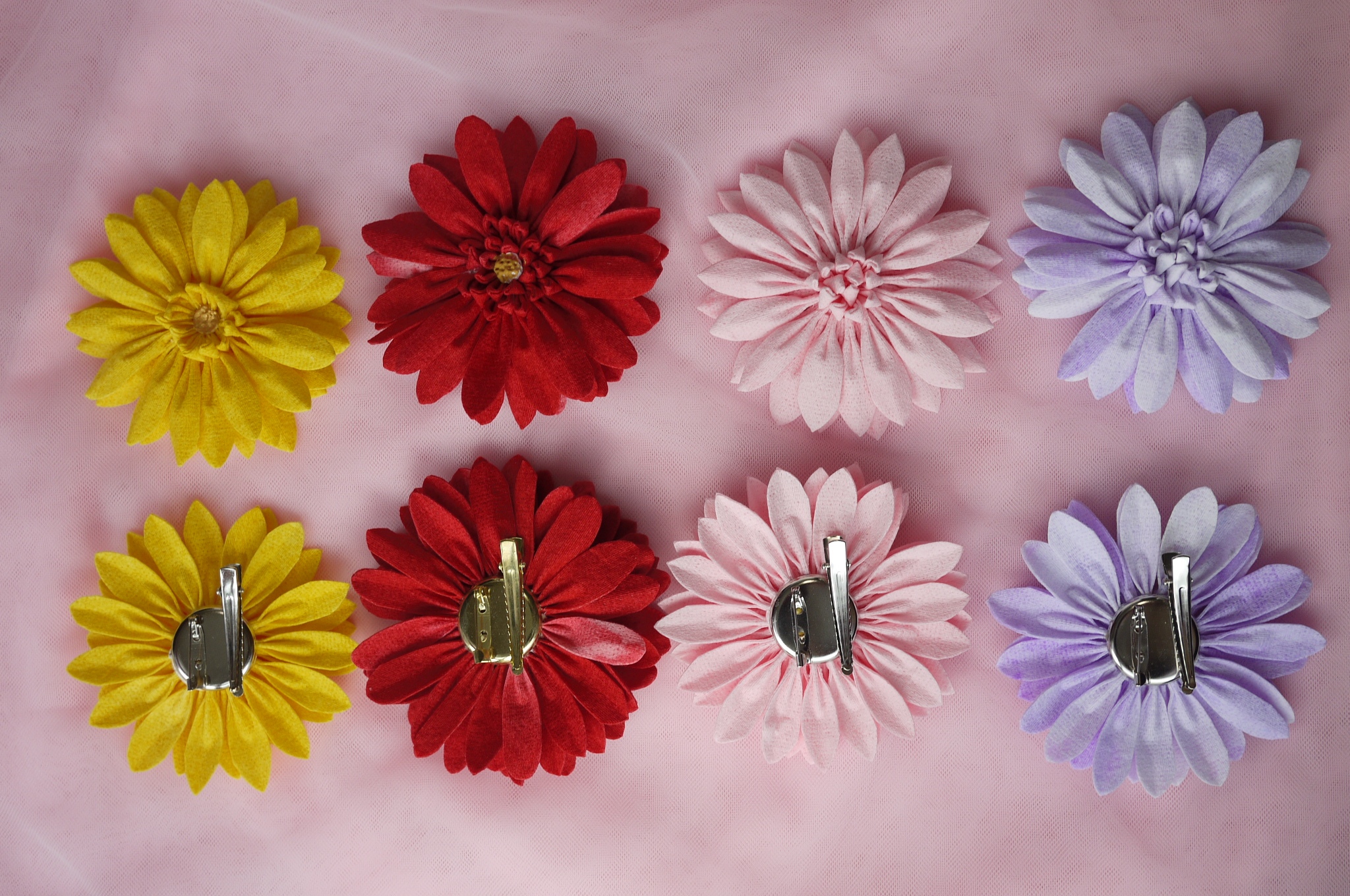 EGGNWORKS エッグンワークス ツクルヒトタチ バラの装飾品
ガーベラの装飾品
つまみ細工の装飾品
ネリネの装飾品
紫陽花の装飾品
ピペリカム、千両、やまぶどう等の髪飾り　AtelierNerine