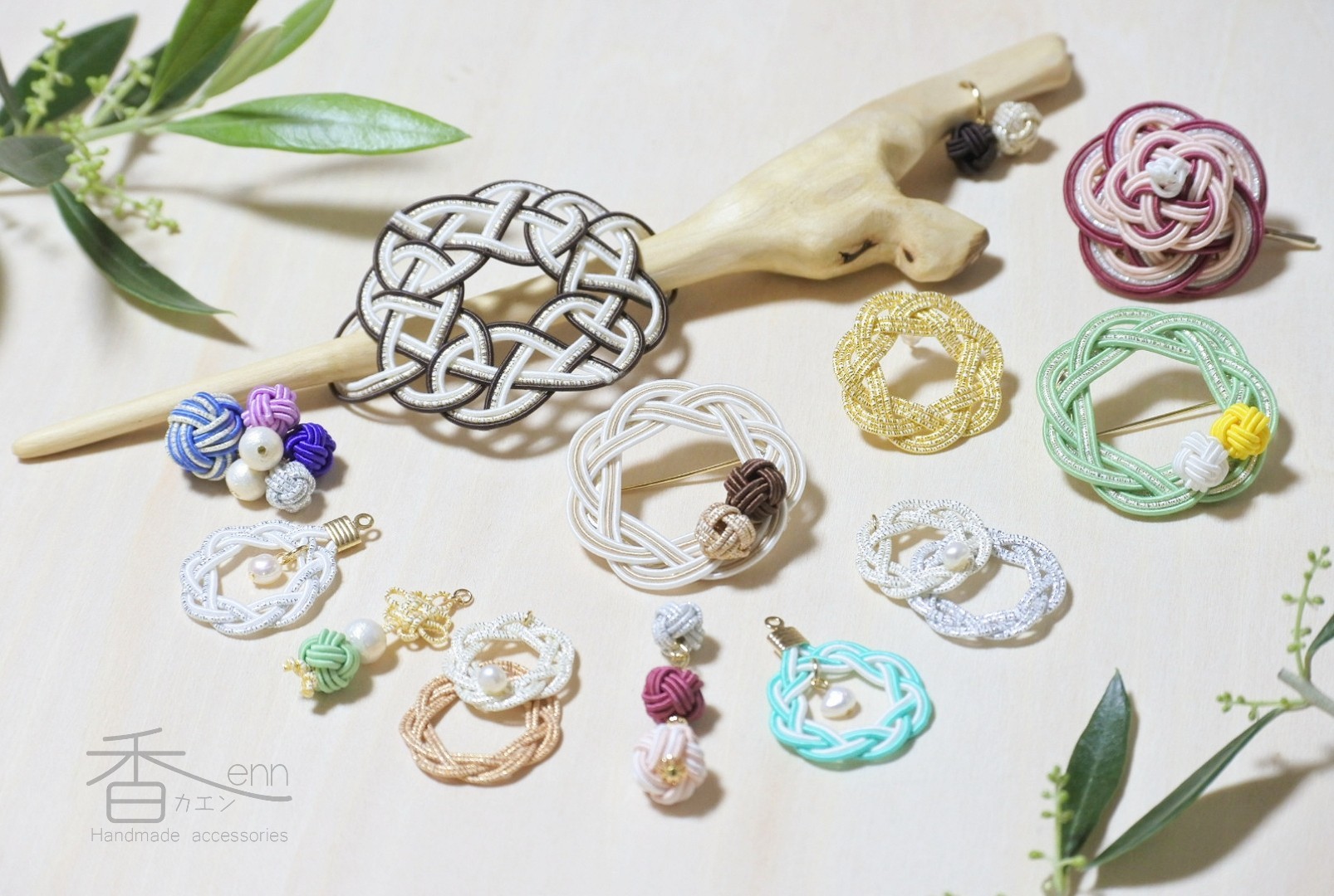 EGGNWORKS エッグンワークス ツクルヒトタチ イヤーアクセサリー（ピアス、イヤリング）、ヘアーアクセサリー、ブローチ、ブックマーカー、チャーム、額飾り、インテリアランプ　香enn