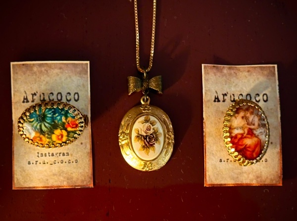 EggnWorks Museum Vintage Cameo accessories