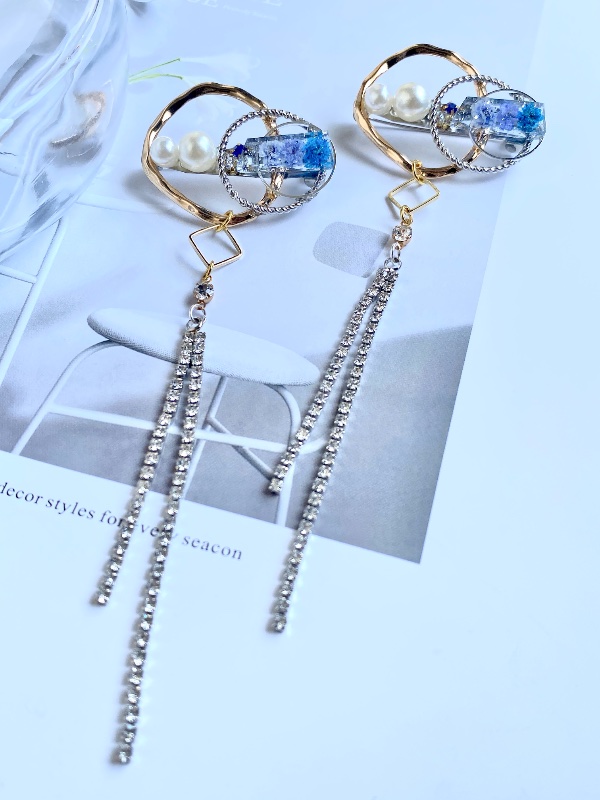 EggnWorks Museum 全て青色で、かすみそうを使ったモダンブルーアクセサリー