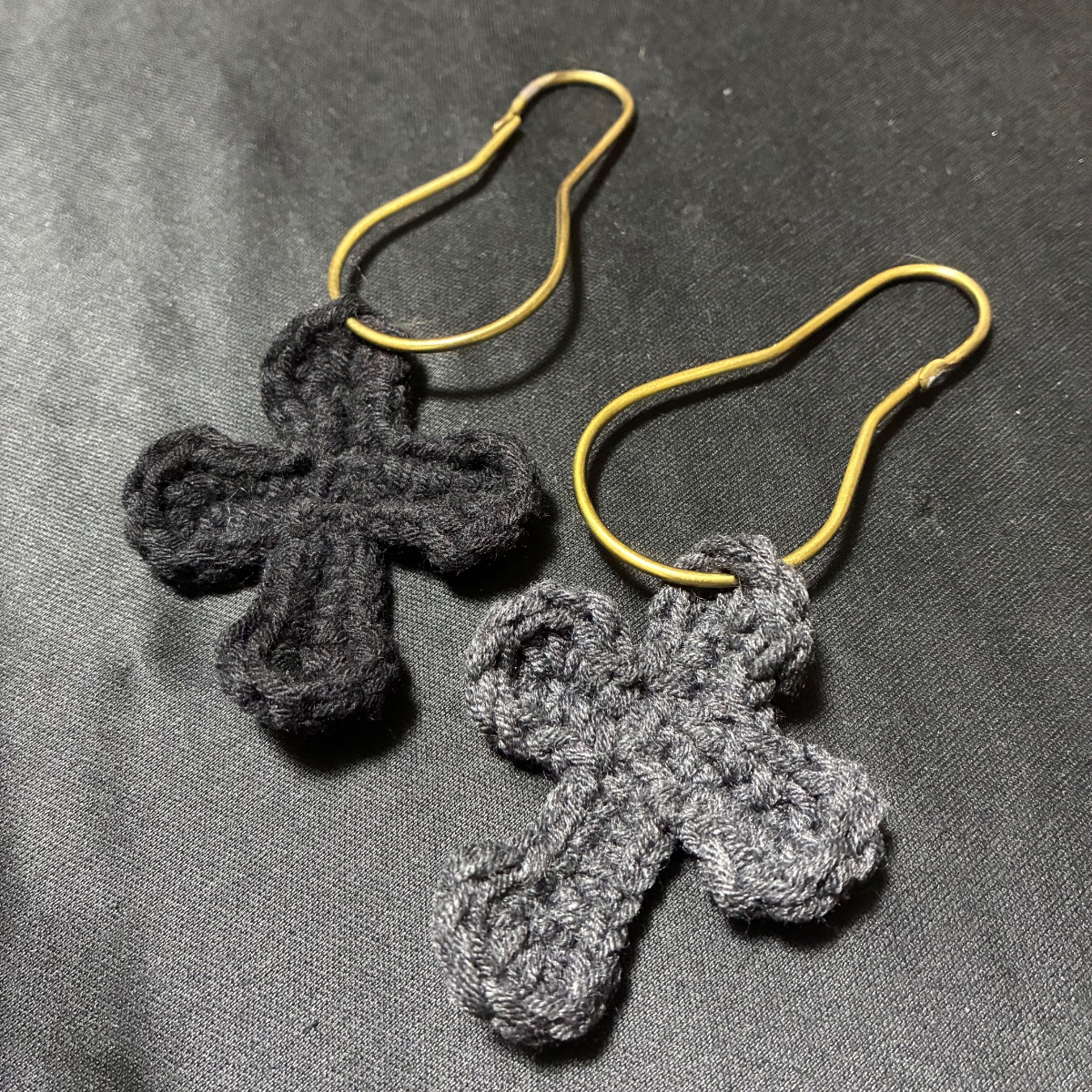 ツクルヒトタチ博 TAS KNIT Yoko Yamamoto クロスのキーリング