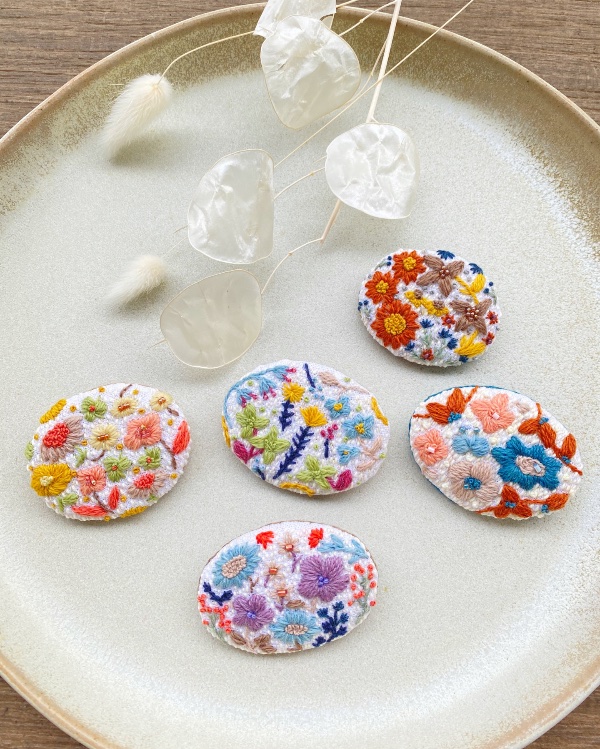EggnWorks Museum 花々のブローチ