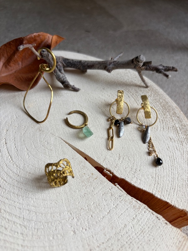 EggnWorks Museum 真鍮とビーズのアクセサリー