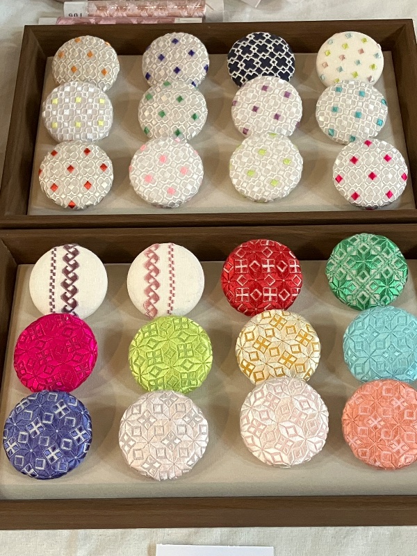 EggnWorks Museum アフガニスタンのカンダハル地方に伝わる伝統的な技法で刺繍を施した刺繍アクセサリー