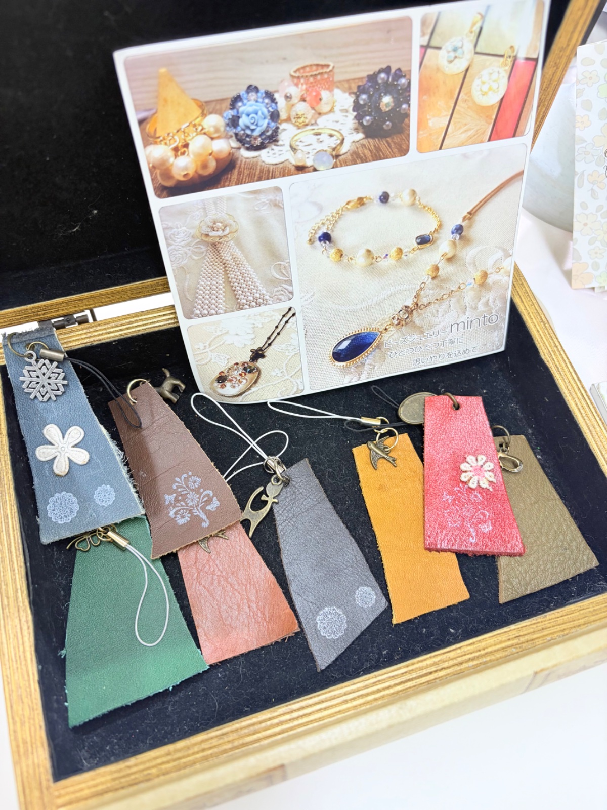 ツクルヒトタチ博 minto カラフルな革のストラップ